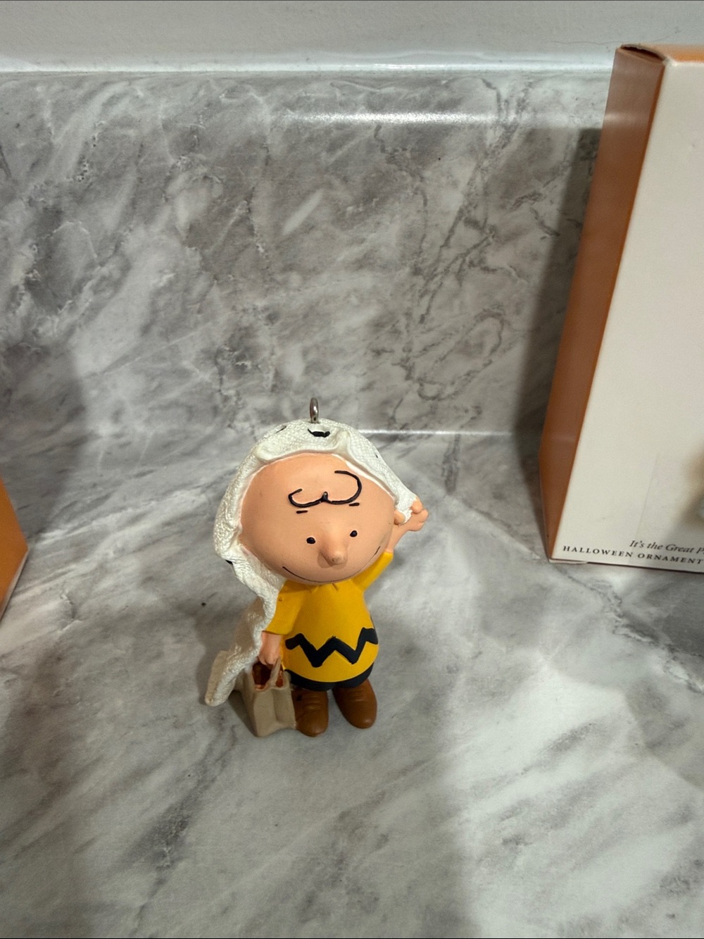 Hallmark Keepsake Peanuts Halloween Ornaments 2006 Charlie Brown & Lucy w/ Boxes - Picture 4 of 10